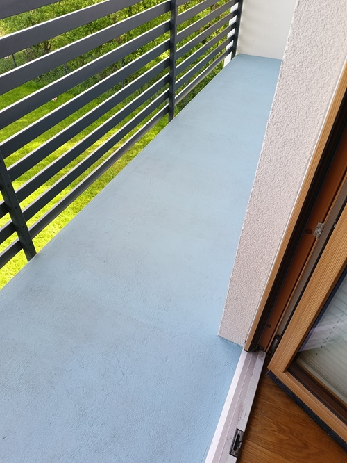 Příprava podkladu a nářadí pro DIY montáž balkonové podlahy GUMIdeck.